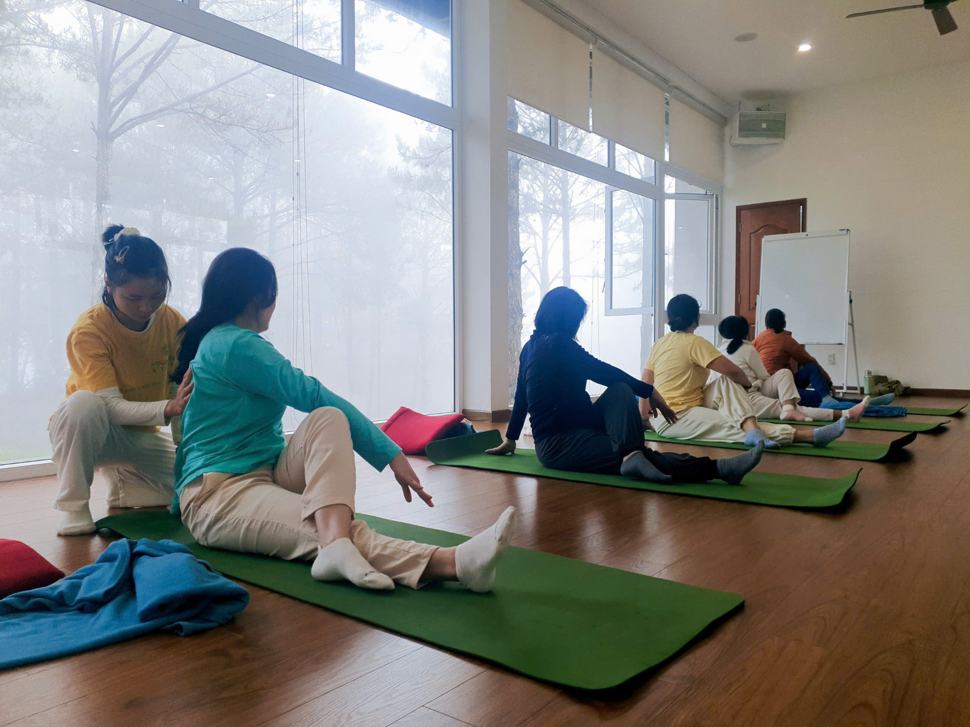 Ảnh minh họa · Nền tảng Yoga